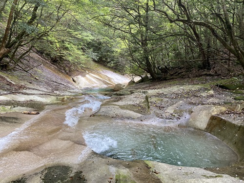 百枚平の渓谷風景