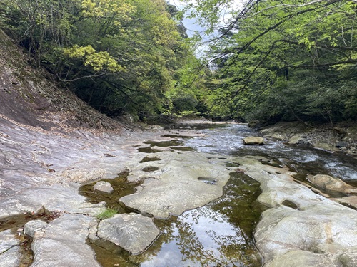 エメラルド淵に行く流れ