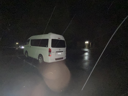 雨の夜の雁の里山本公園