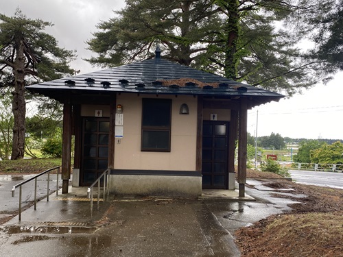 雁の里山本公園の公衆トイレ