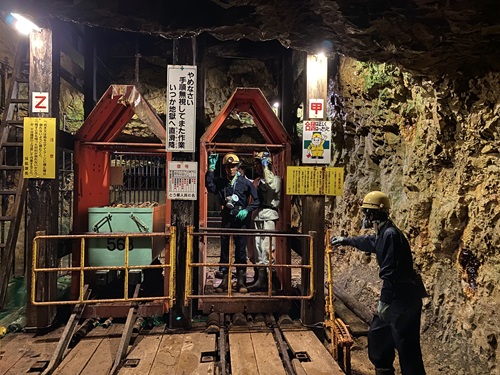 尾去沢鉱山の昇降機