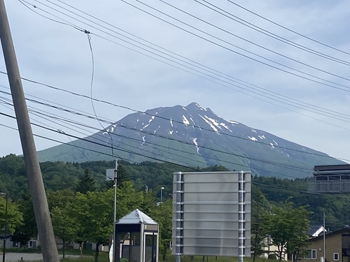 道の駅白神山地から見る岩木山