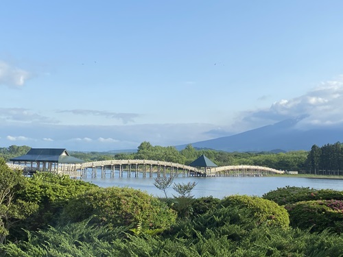 鶴の舞橋の遠景