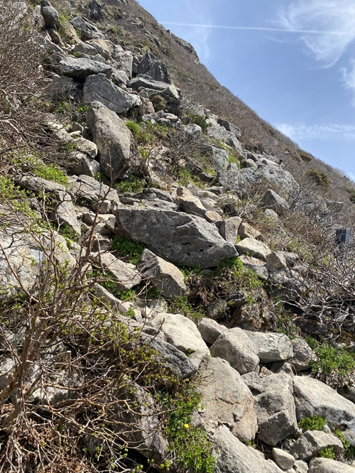 岩木山の急傾斜の山道