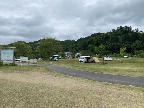 白川湖畔キャンプ場の遠景