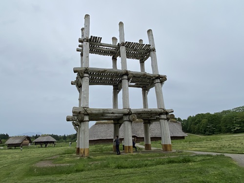 三内丸山遺跡にある復元された建物