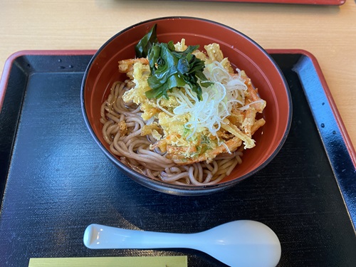 レストラン五千年の星のかき揚げ縄文うどん