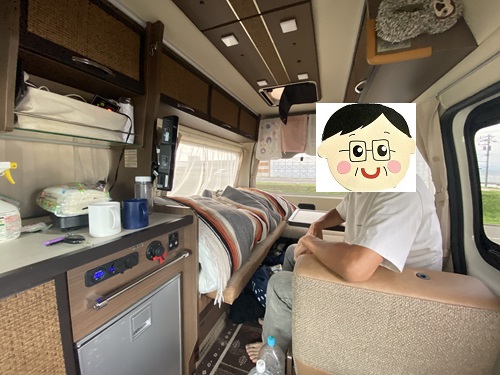 道の駅石狩で車内で動く夫さん