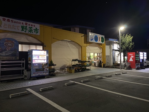 夜の道の駅みしょうMICの外観