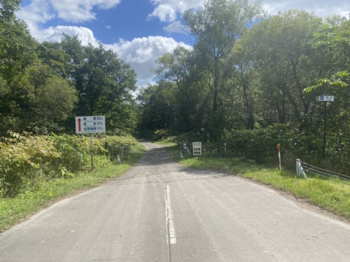 美深方面の道路から未舗装道路に入る場所