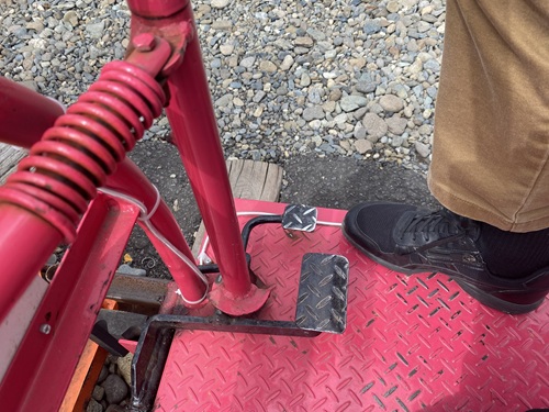 トロッコのアクセルとブレーキ