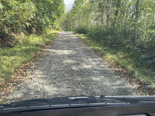 函岳に向かう未舗装道路