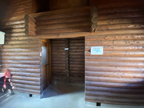 函岳ヒュッテのトイレ入口