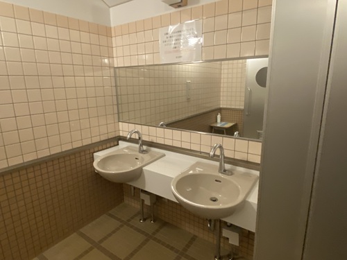 キムアネップ岬キャンプ場のトイレの洗面台