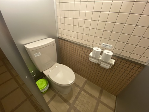 キムネアップ岬キャンプ場のトイレ個室