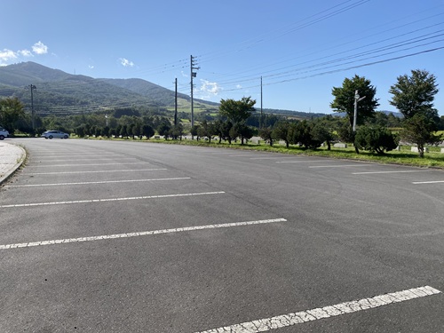 ルスツふるさと公園の西側駐車場外観
