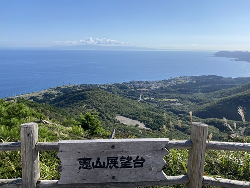 恵山展望台から見える海と山