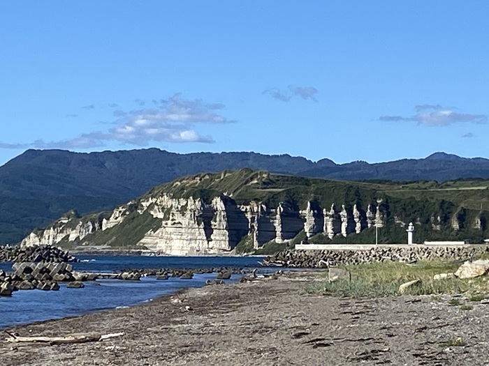 くぐり岩の先に見える風景