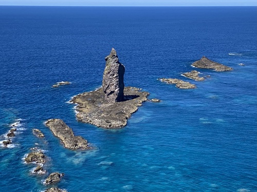 積丹ブルーと神居岩