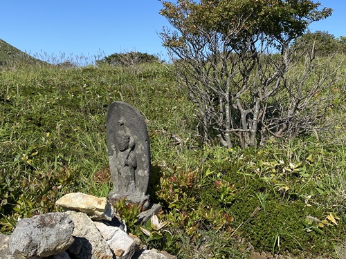 恵山の道沿いにある石仏