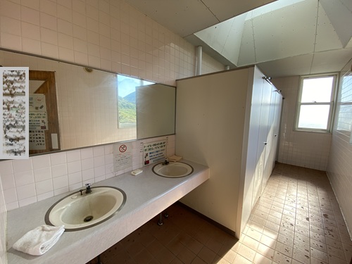 恵山火口原駐車場のトイレの内部