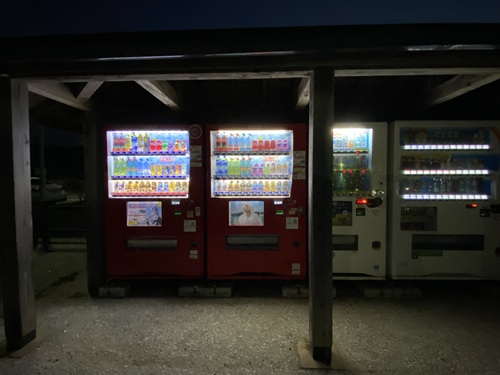 国府海岸の自動販売機