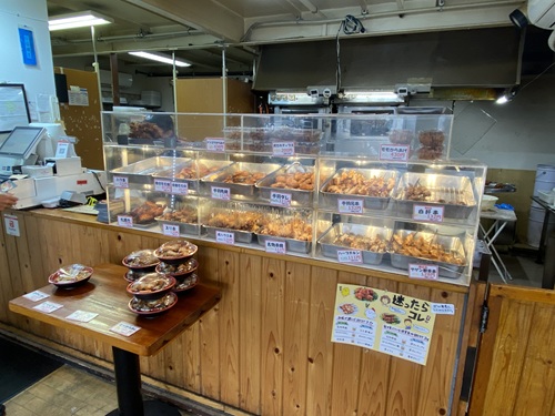 鳥周の店内