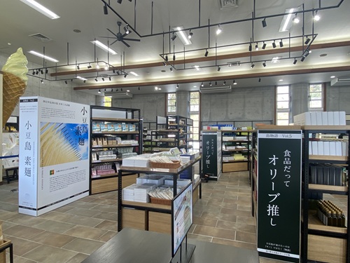 道の駅小豆島オリーブ公園の物産館内部