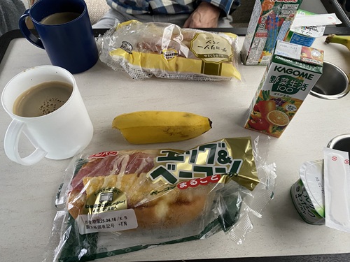 道の駅小豆島ふるさと村で食べた菓子パンなど朝ごはん