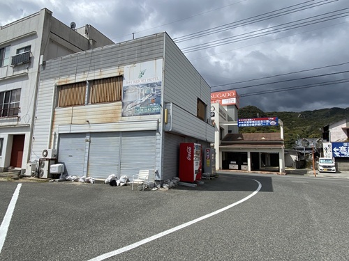 8日目の蝉で希和子が薫に菓子パンを買った店
