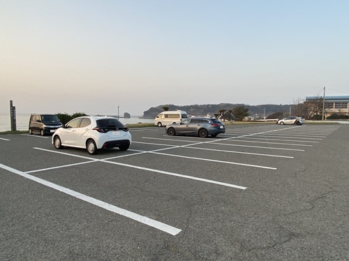 国府海岸駐車場外観