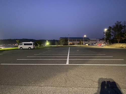 夜間の国府海岸の様子