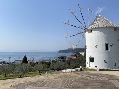 オリーブ公園内にあるギリシャ風車