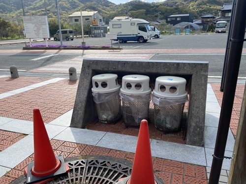 小豆島ふるさと村のゴミ箱