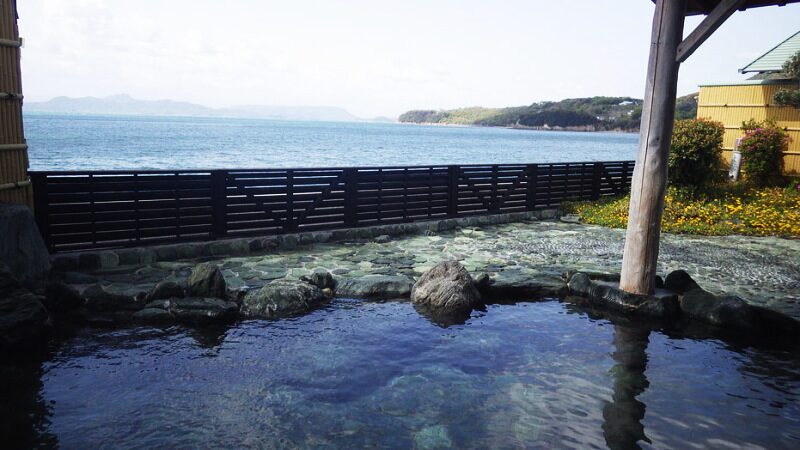 オリーブ温泉の露天風呂