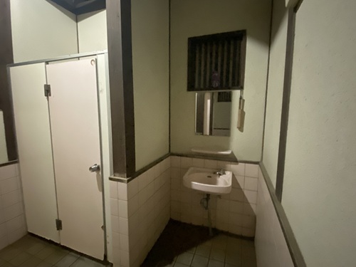 芥屋の大門公園の公衆トイレの洗面台