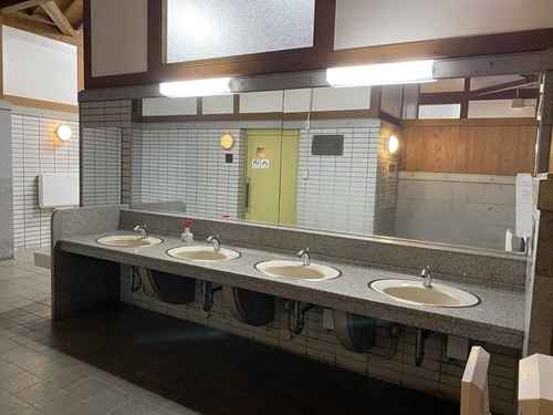 道の駅ひまわりの駐車場トイレの洗面台