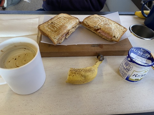 道の駅ひまわりで食べた朝食ホットサンド
