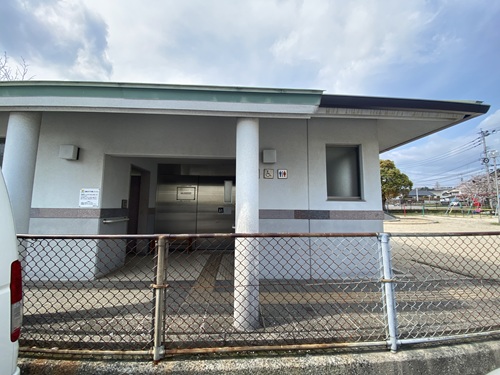 島原武家屋敷近くの公園のトイレ