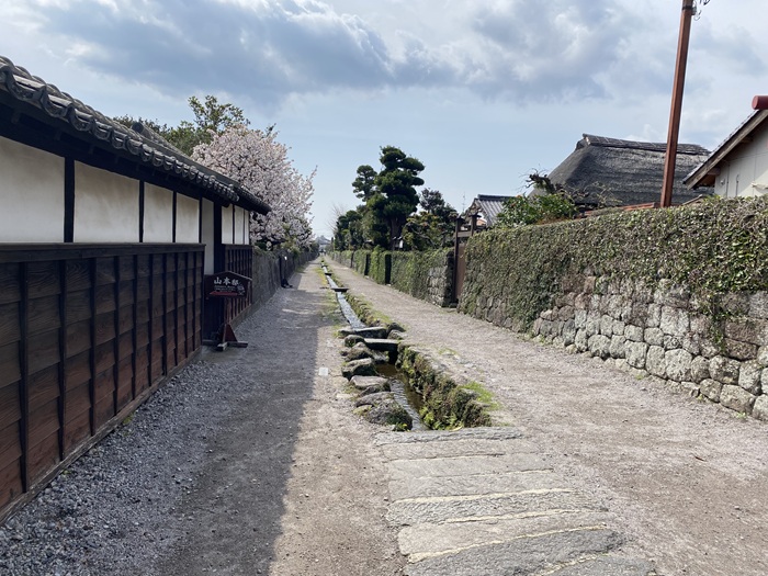 島原武家屋敷の通路にある水路