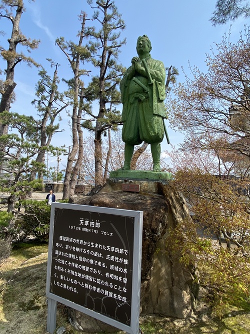 島原城にある天草四郎の像
