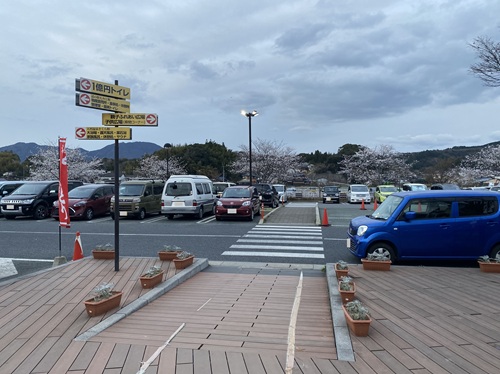 道の駅おおとうの駐車場と通路