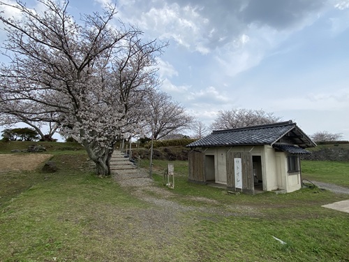 原城跡にある本丸近くの公衆トイレ