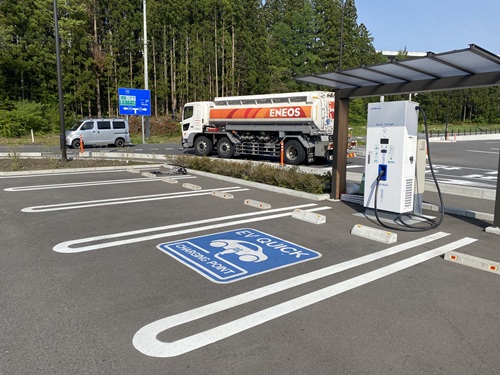 ガソリンスタンドとEV急電施設