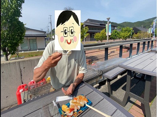 ハマテラスのテラスで食べる寿司