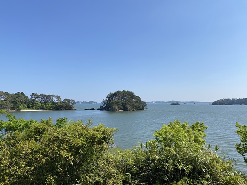 福浦島から見える引通島と島々