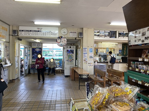 北三陸鉄道くじ駅の内部