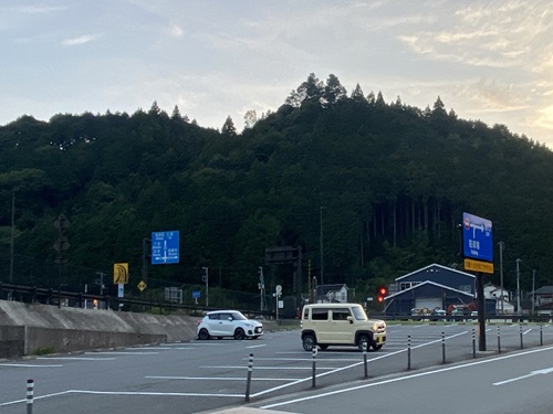 道の駅伊豆月ヶ瀬の道のそばの駐車場