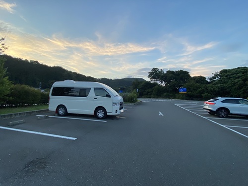 道の駅伊豆月ヶ瀬の傾斜がある駐車場