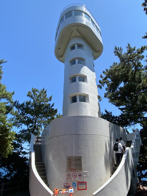 城ケ崎海岸の展望室のある灯台